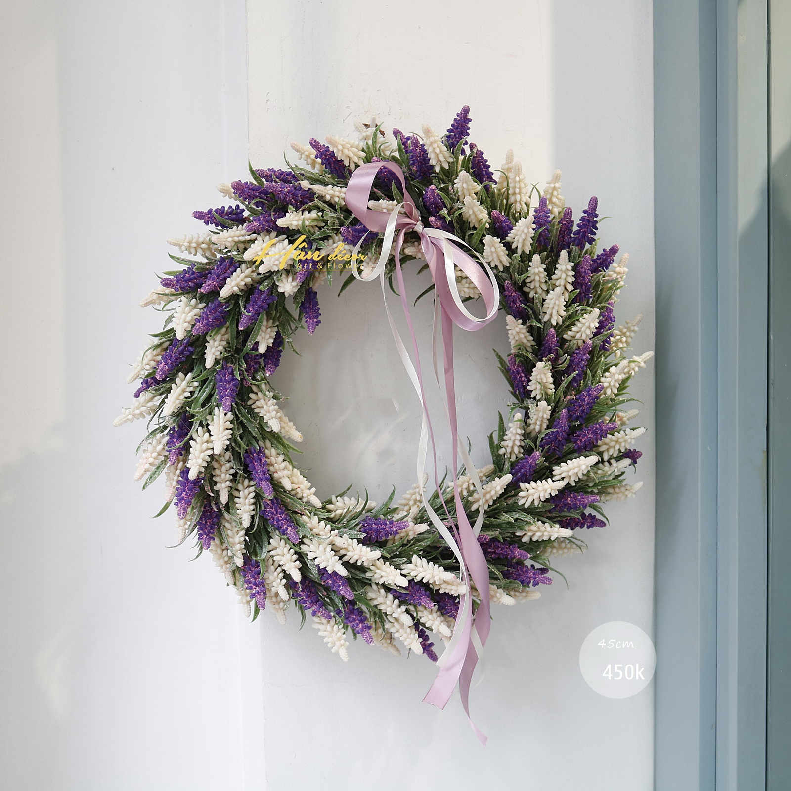 Vòng hoa lavender treo cửa